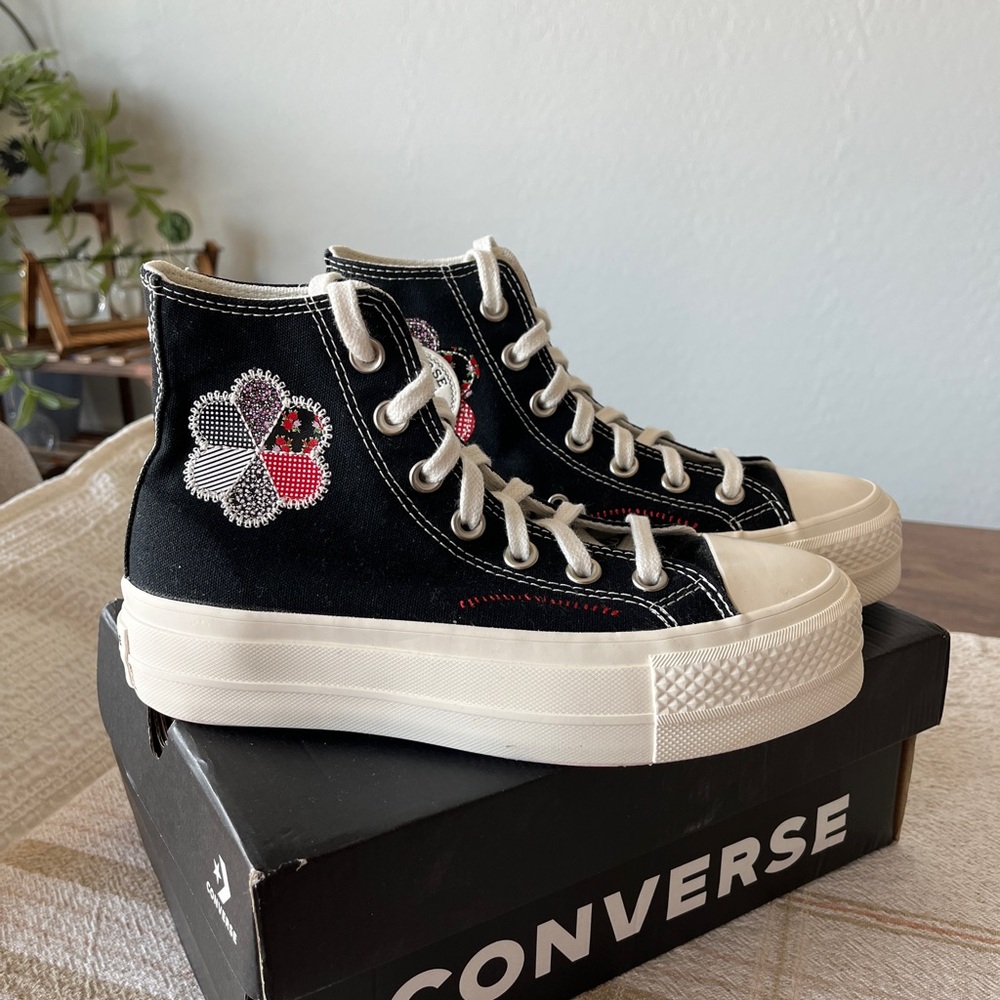 Converse Women's Chuck Taylor All Star Lift Cozy Utility Sneakers!!